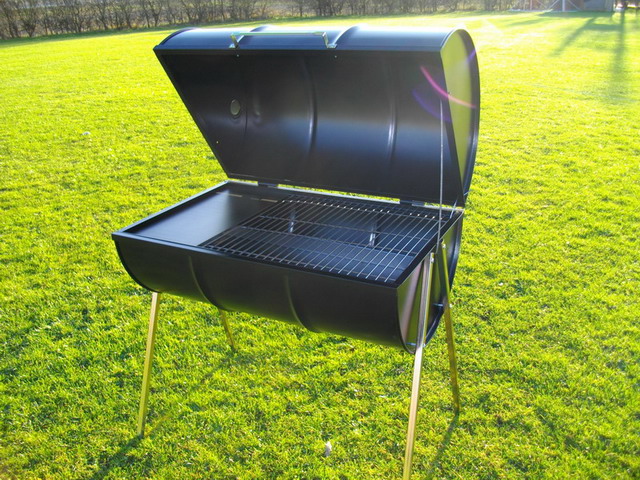 Deluxe barrel barbecue